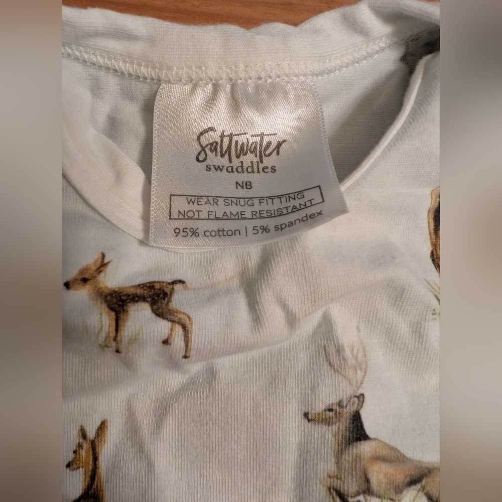 NWOT Saltwater Swaddles Little Fawn Big Yawn gown & hat - Picture 4 of 9